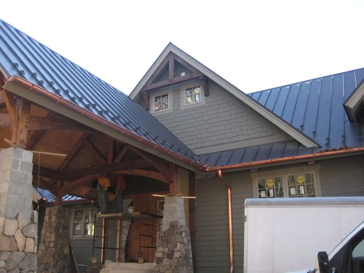 Craftsman Roofing team delivering quality roofing work in Cisco Gardens